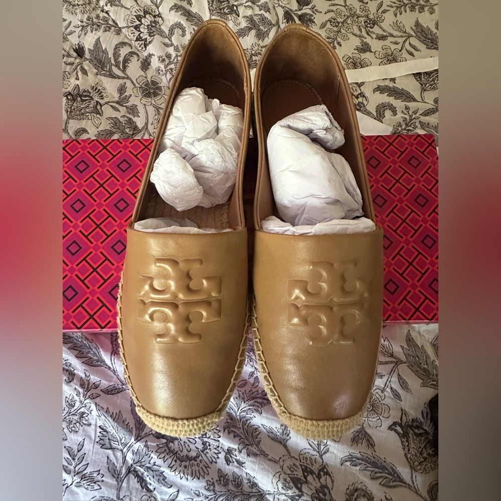 Tory Burch Everly leather espadrilles sz 9. New in Box.